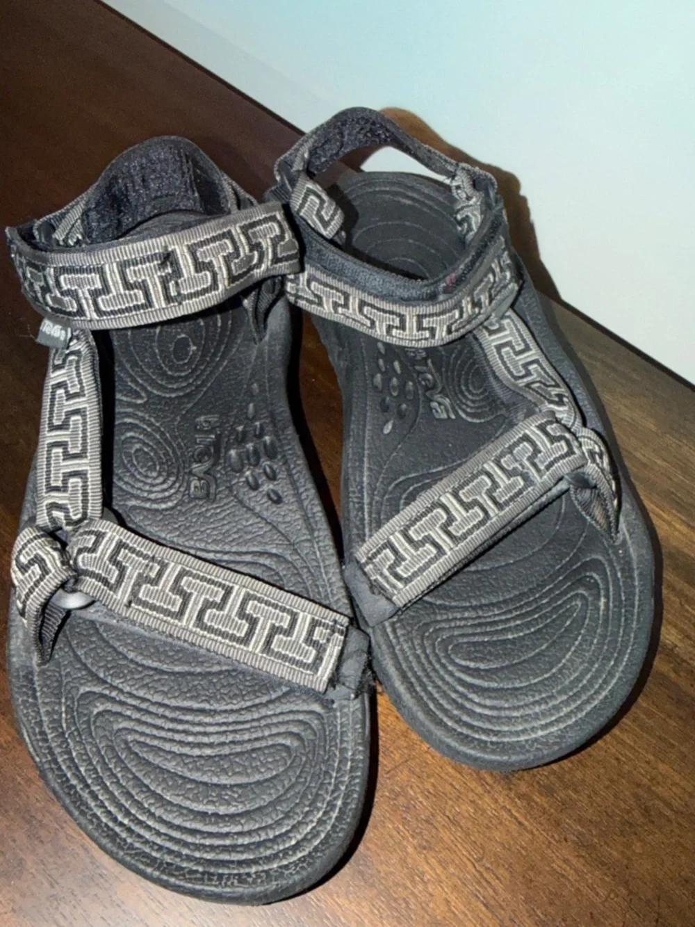 Teva Men’s Aztec Hiking Water Sandals Adjustable Gray Black Size 8